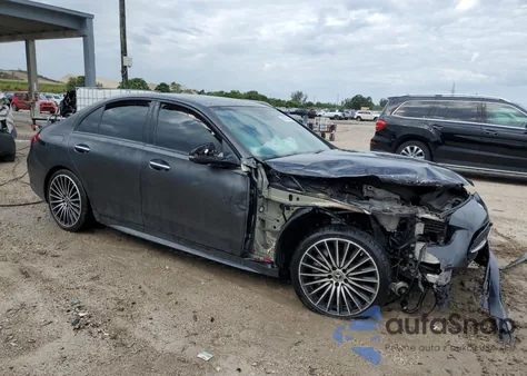 2024 Mercedes-Benz C 300 z USA, uszkodzony, nr VIN W1KAF4GBXRR155221